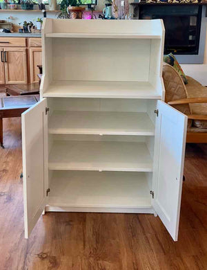 White Hauga Cabinet