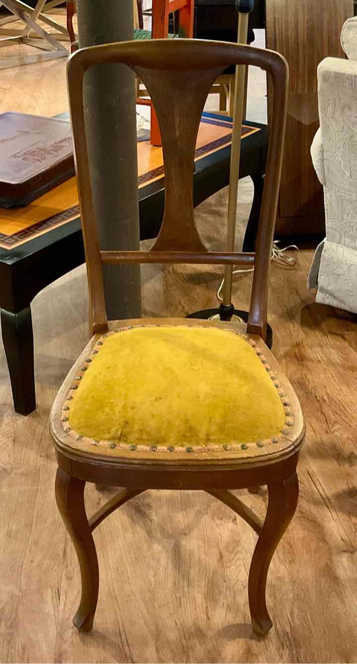 Vintage Sweetheart Back Side Chair