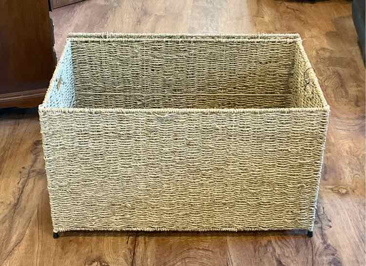 Collapsable Sea Grass Trunk