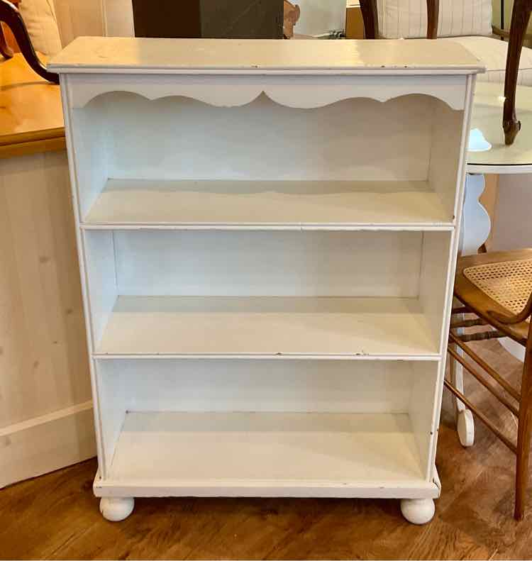 Simple Vintage Cottage Bookshelf