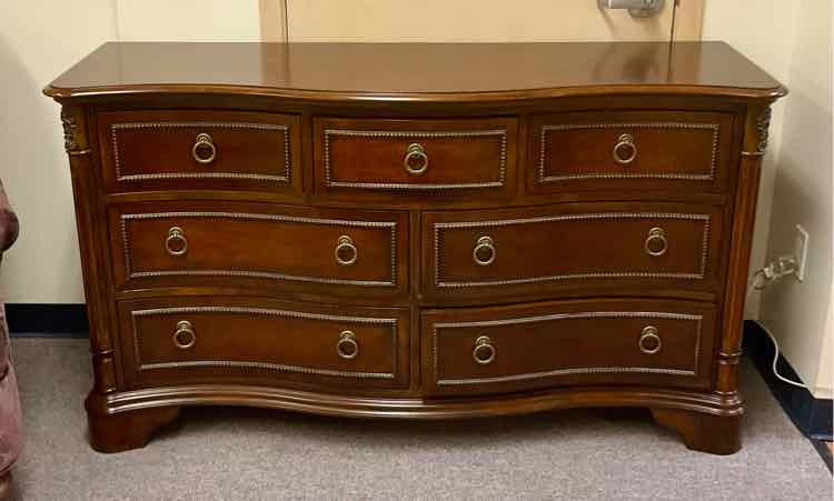 Traditional Charleston 7 Drawer Dresser