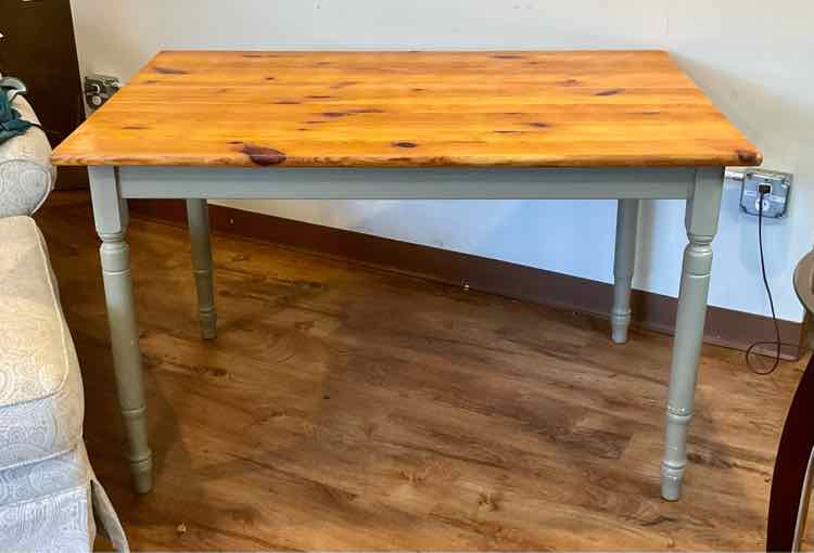 Knotty Pine Farm Table