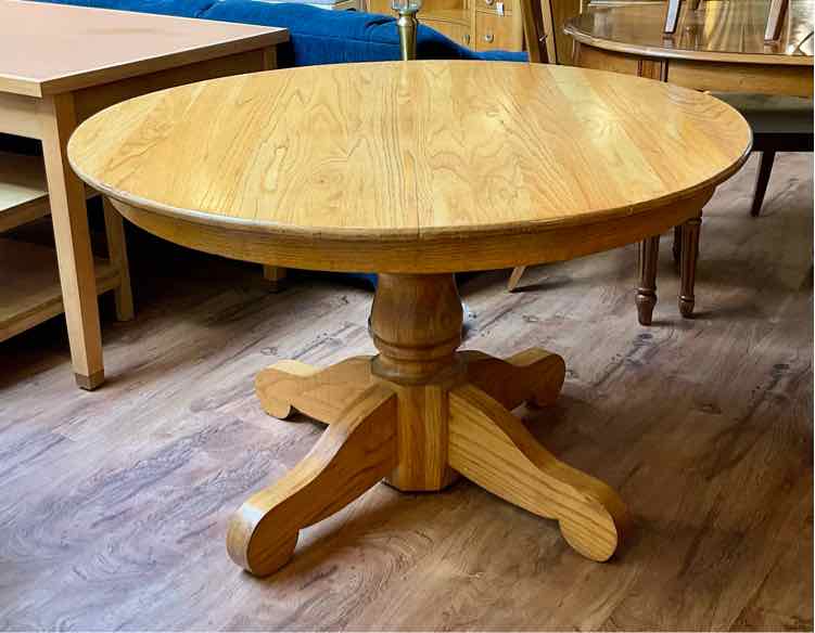 Round Oak Pedestal Dining Table ( No Leaf)