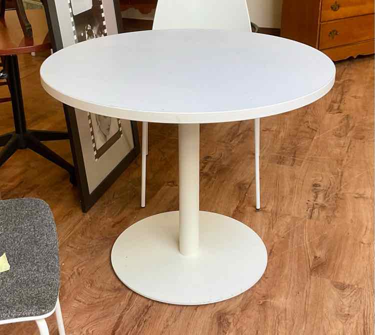 Modern White Round Pedestal Table