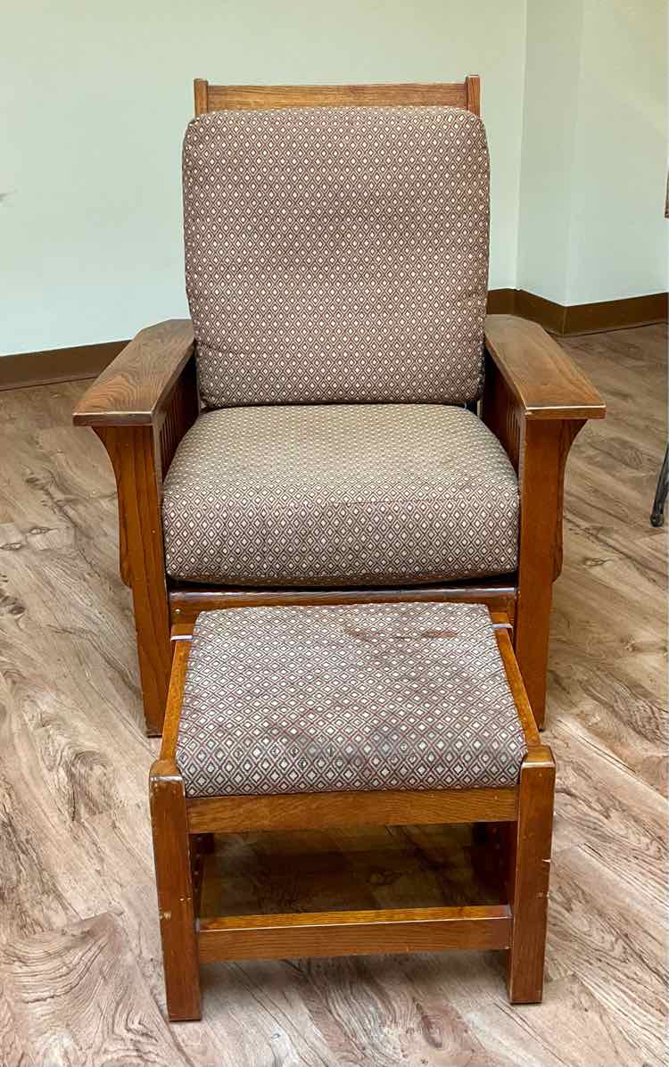 Bassett Mission Recliner w/ Foot Stool