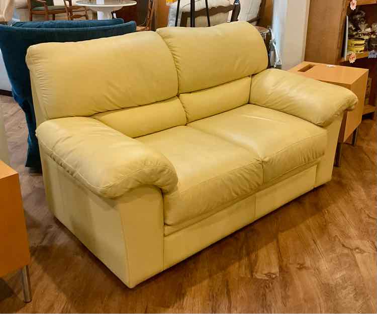 Vanilla Leather Saddle Arm Loveseat