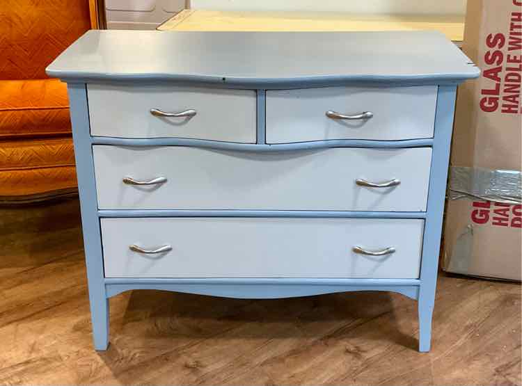 Vintage Grey 4 Drawer Serpentine Front Dresser