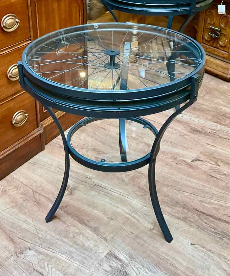 Monarch Hammered Black Accent Table w/ Spoke Metal Detail