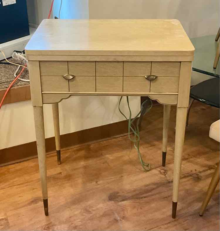 Vintage Singer 185J w/ New Buttonholer &amp; Table (Works)