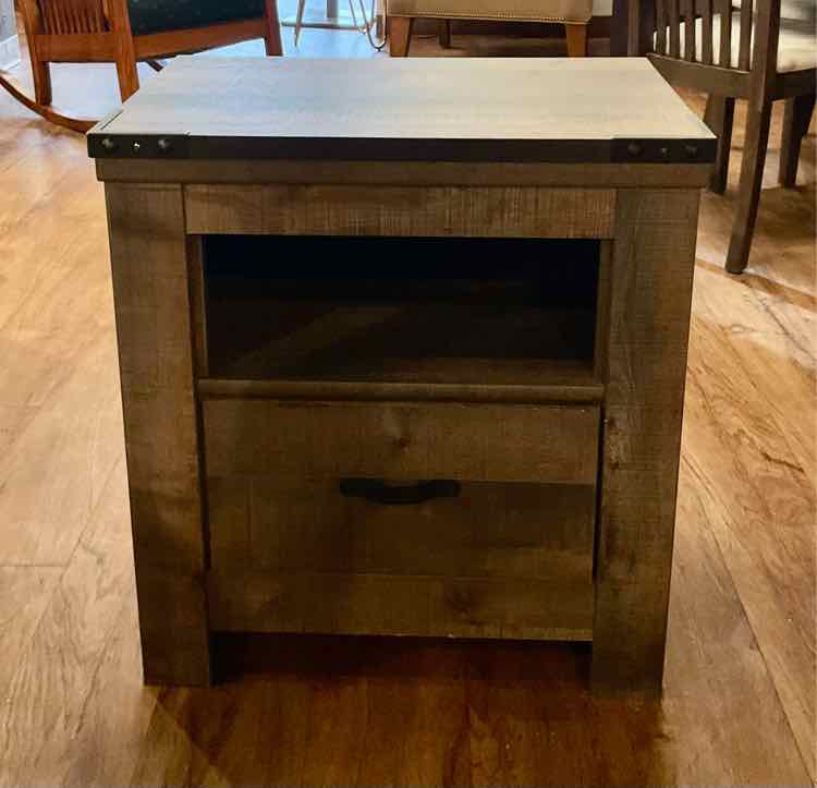 Rustic Finish 1 Drawer Nightstand